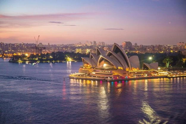Das Sydney Opera House bei Sonnenuntergang.