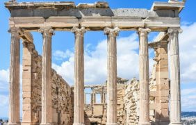 Die Akropolis ist zu sehen.