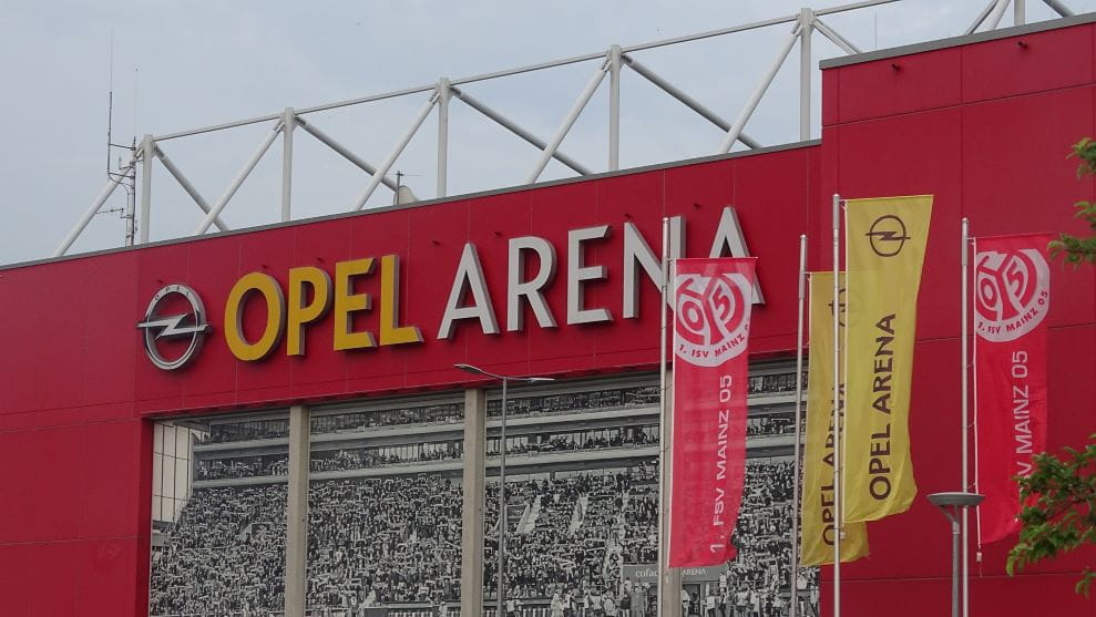 Pintu masuk stadion 1. FSV Mainz 05.