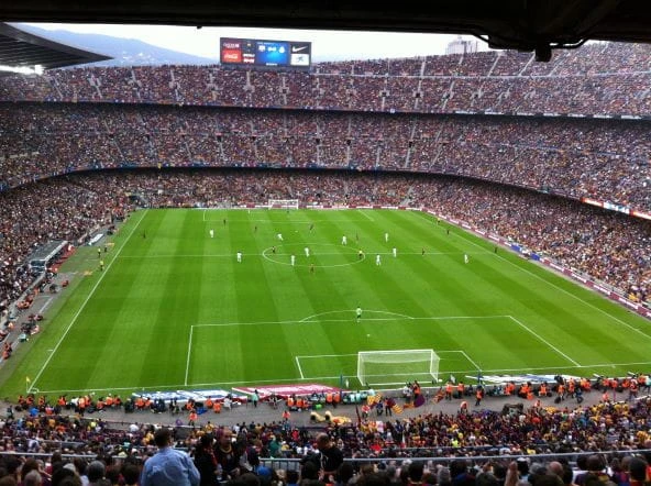 Blick auf das vollbesetzte Camp Nou.