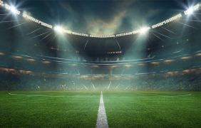 Volksparkstadion in Hamburg während eines Abendspiels