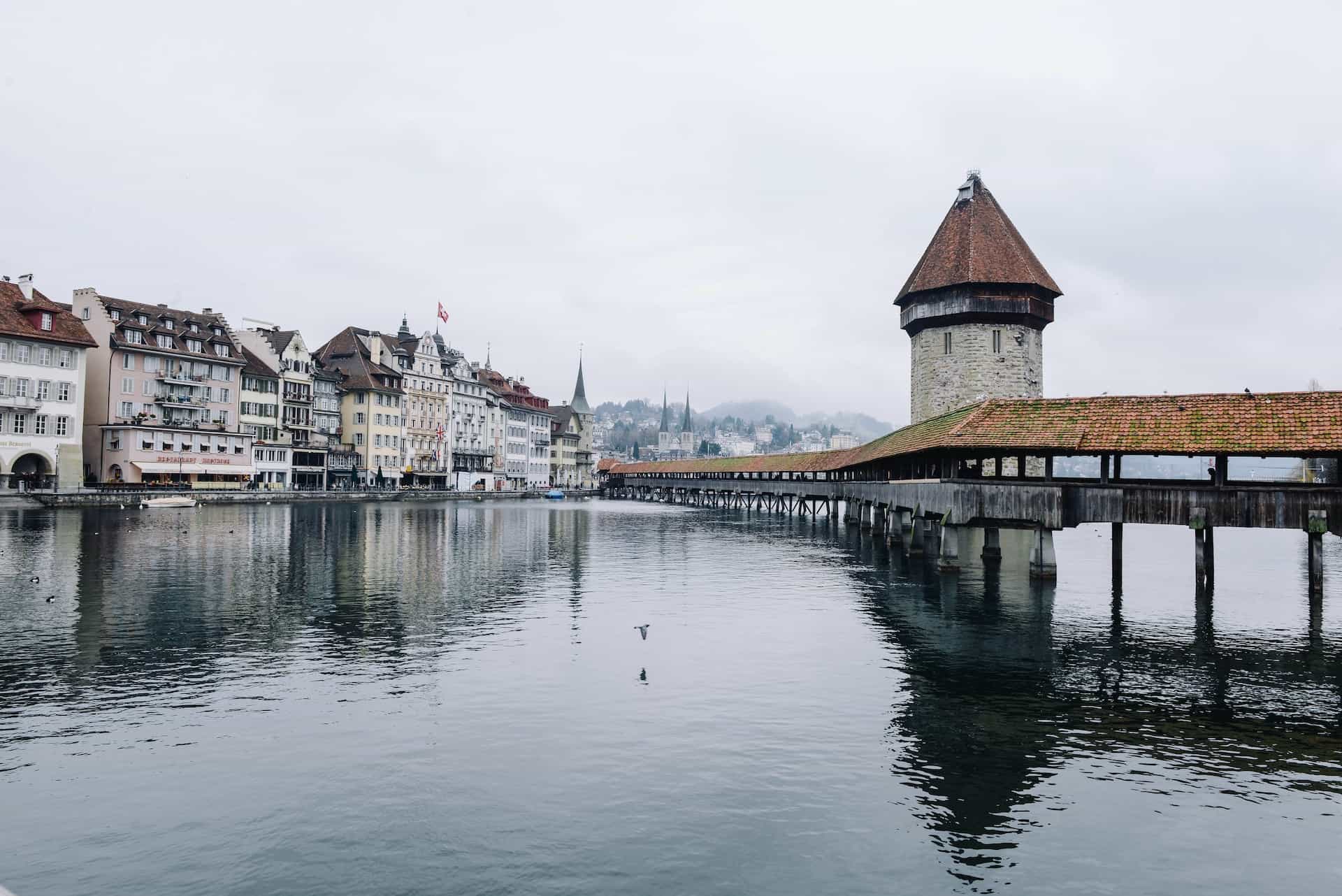 Cakrawala Luzern dengan Jembatan Kapel