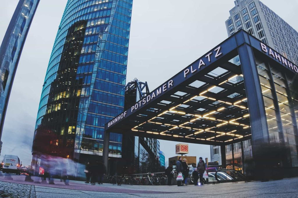 Foto des Bahnhofeingangs “Potsdamer Platz” in Berlin