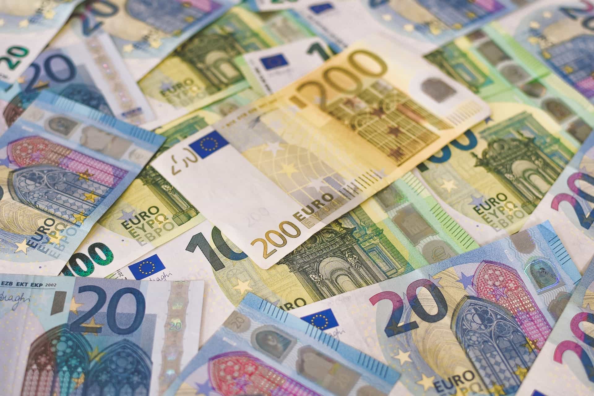 Sekelompok uang kertas euro