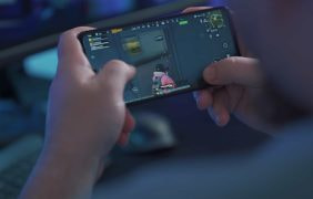 Ein Smartphone, auf dem ein Mobile Game gespielt wird