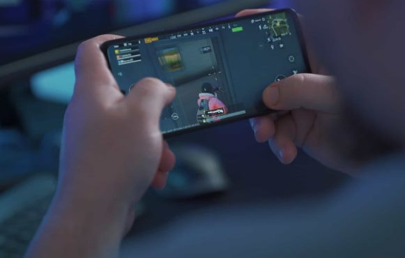 Ein Smartphone, auf dem ein Mobile Game gespielt wird