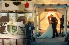Ein Hochzeitspaar küsst sich am Altar, daneben eine Torte aus Geld.