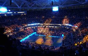 Innenaufnahme des Arthur Ashe Stadiums während einer Night-Session bei den US Open