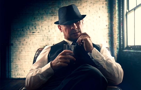 Dubioser Mann im Schatten