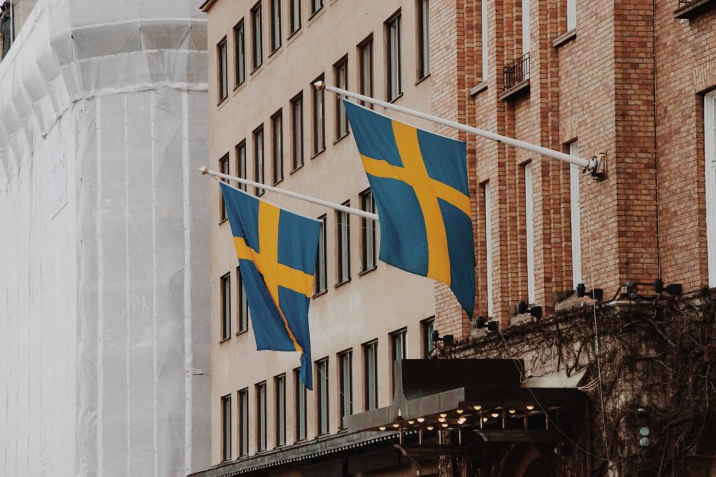 Schwedische Flaggen an einem Gebäude
