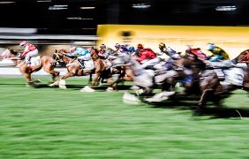 Szene aus einem Pferderennen