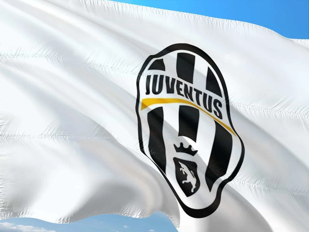 Aufnahme der Flagge des italienischen Fußballvereins Juventus Turin.