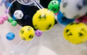 Lottokugeln bei der Ziehung