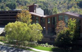 Schild des Harrah’s Cherokee Casino Resort.