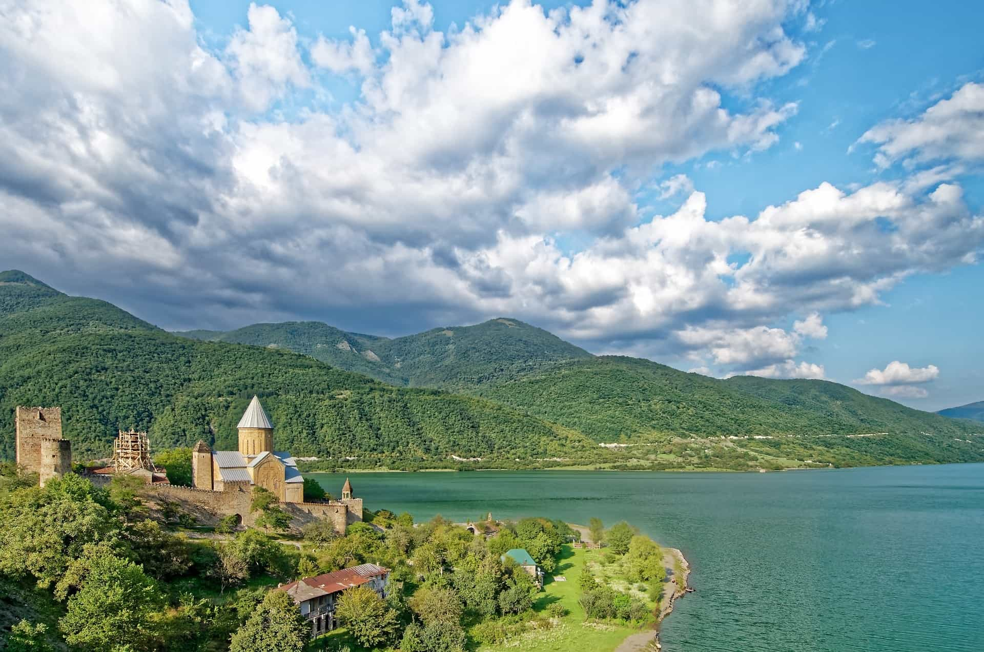 Aufnahme der Burg Ananuri in Georgien.