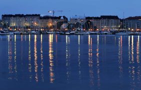 Aufnahme von Helsinki, Finnland, bei Nacht.
