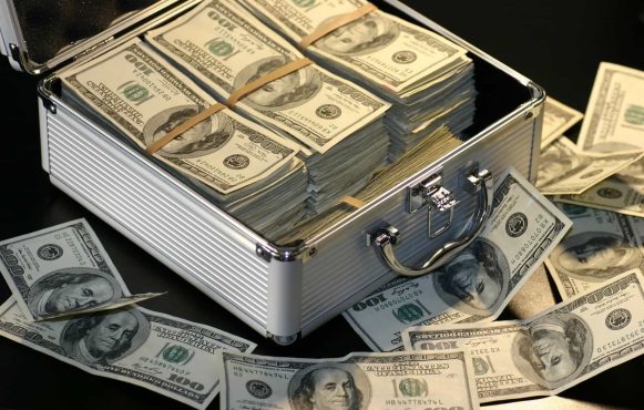 Koffer mit Dollars
