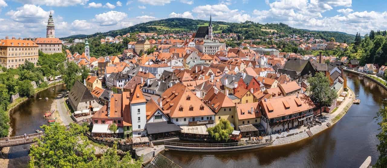 Blick auf eine Stadt in Tschechien.