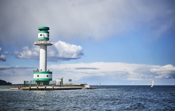 Aufnahme des bekannten Leuchtturms Falkenstein in Kiel.