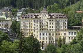 Luftaufnahme des Grand Hotel de l’Europe in Bad Gastein.