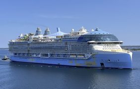 Aufnahme der Icon of the Seas in Finnland.