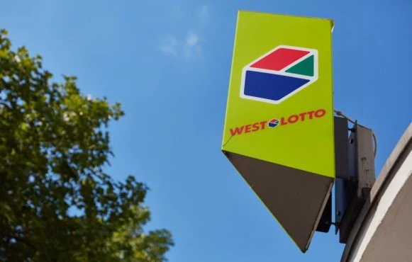 WestLotto Logo an einem Gebäude