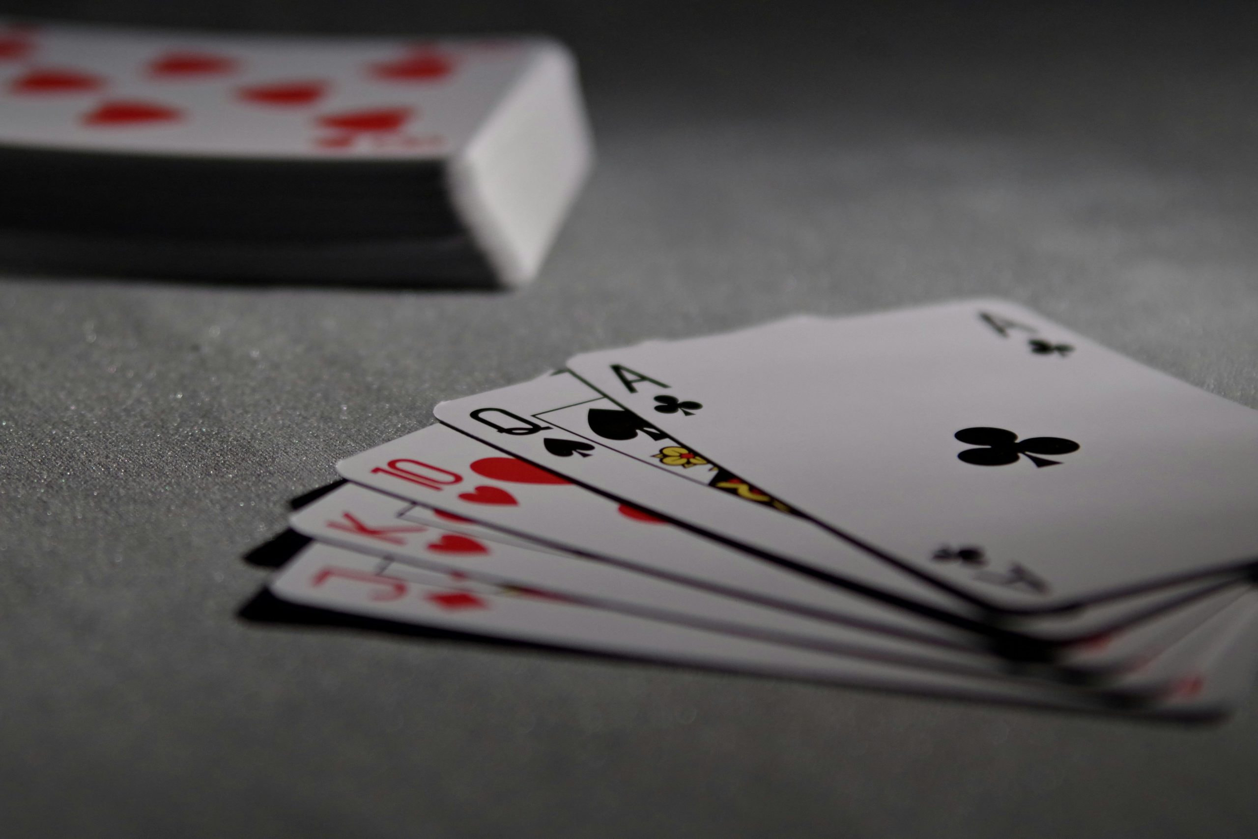 Pokerkarten auf dem Tisch