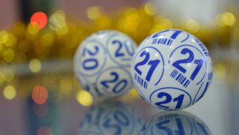 UK National Lottery: Britische Politiker fordern Glücksspielbehörde zur strengen Kontrolle von Allwyn auf