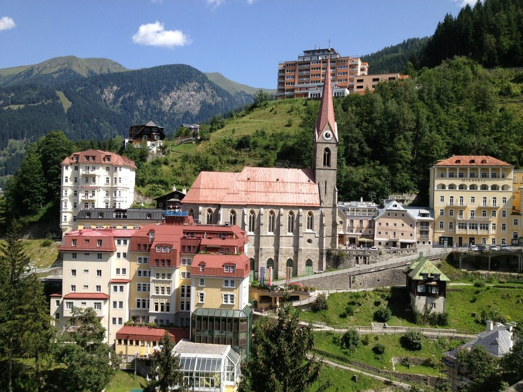 Luftaufnahme von Bad Gastein, Österreich