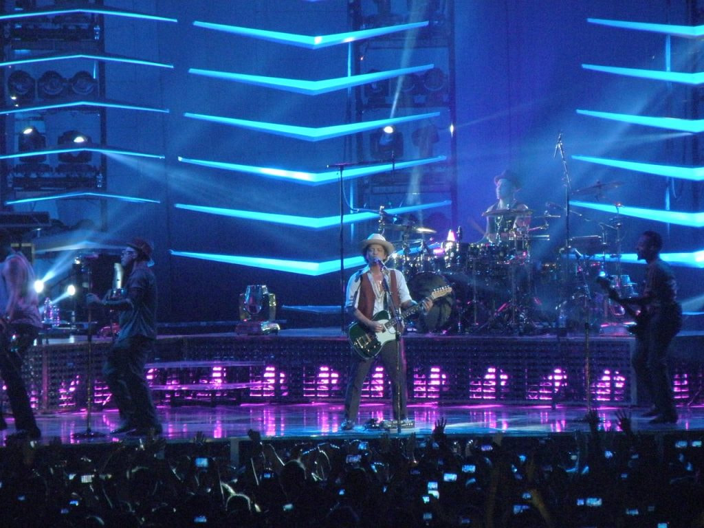 Aufnahme von Bruno Mars bei einem Konzert.