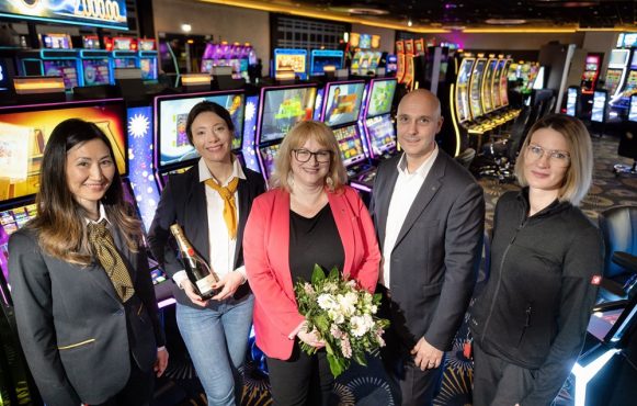 Offizielles Pressefoto der Eröffnung der Spielbank in Monheim