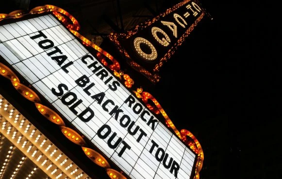 Werbetafel für Chris Rock Show