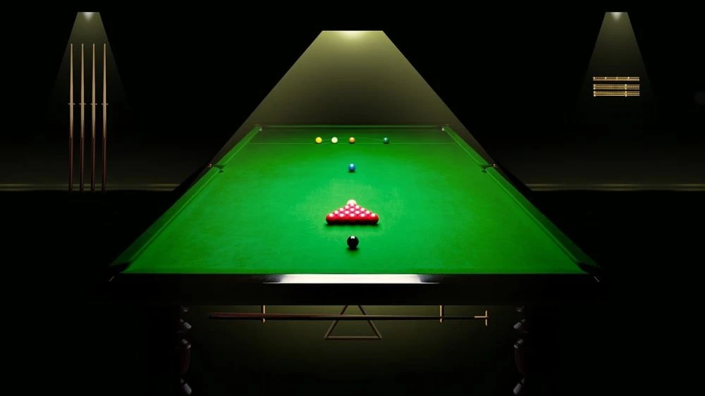 Aufnahme eines Snooker-Tisches im Scheinwerferlicht.