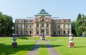 Hauptgebäude des BGH im ehemaligen Erbgroßherzoglichen Palais