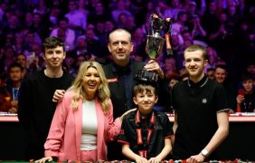 Aufnahme von Mark Williams mit seiner Familie.