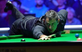 Aufnahme von Ronnie O'Sullivan beim Snooker World Grand Prix 2024.