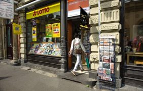 Aufnahme einer Verkaufsstelle von Lotto Hessen in Wiesbaden.