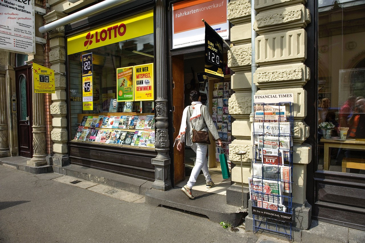 Aufnahme einer Verkaufsstelle von Lotto Hessen in Wiesbaden.