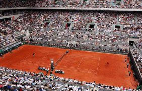 Bild eines Tennisstadions bei den French Open in Paris