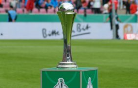 Foto des DFB-Pokals der Frauen