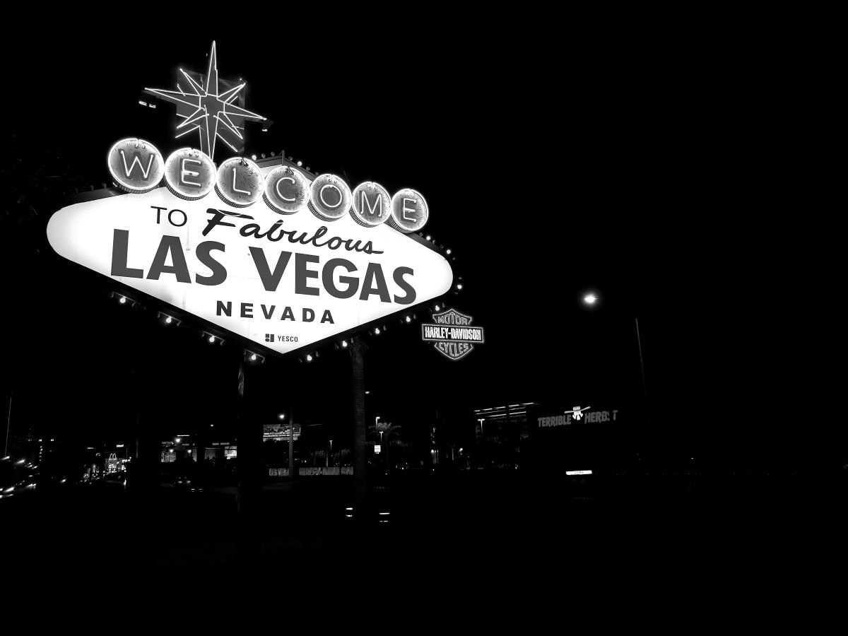 Schild mit Las Vegas-Aufschrift.
