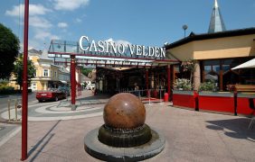 Außenansicht des Casinos Velden in Österreich