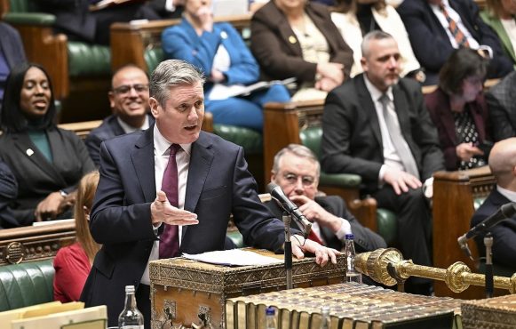 Keir Starmer während einer Diskussion