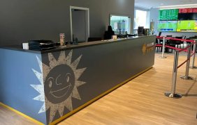 Foto der neuen Merkur Bets Wettfiliale in Duisburg.