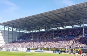 Foto der Osttribüne im Stadion des deutschen Fußball-Bundesligisten KSV Holstein Kiel