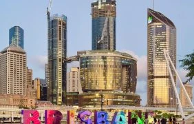 Aufnahme des Unterhaltungskomplexes Queen's Wharf in Brisbane, Australien.
