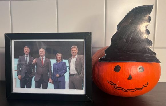 Was wird sich länger halten – die Ampel-Koalition oder unser Kürbis?