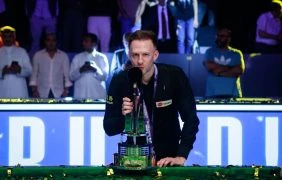 Aufnahme von Judd Trump nach dem Gewinn der Saudi Arabia Snooker Masters.