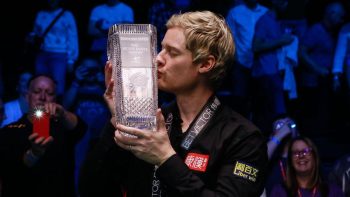 Neil Robertson gewinnt die Snooker BetVictor English Open und springt in die Top 16 der Weltrangliste