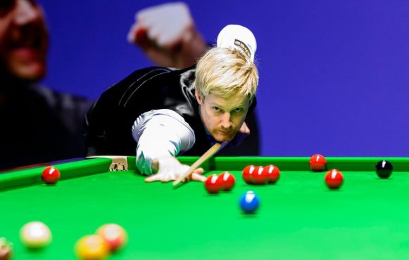 Aufnahme von Neil Robertson bei den Saudi Arabia Snooker Masters.